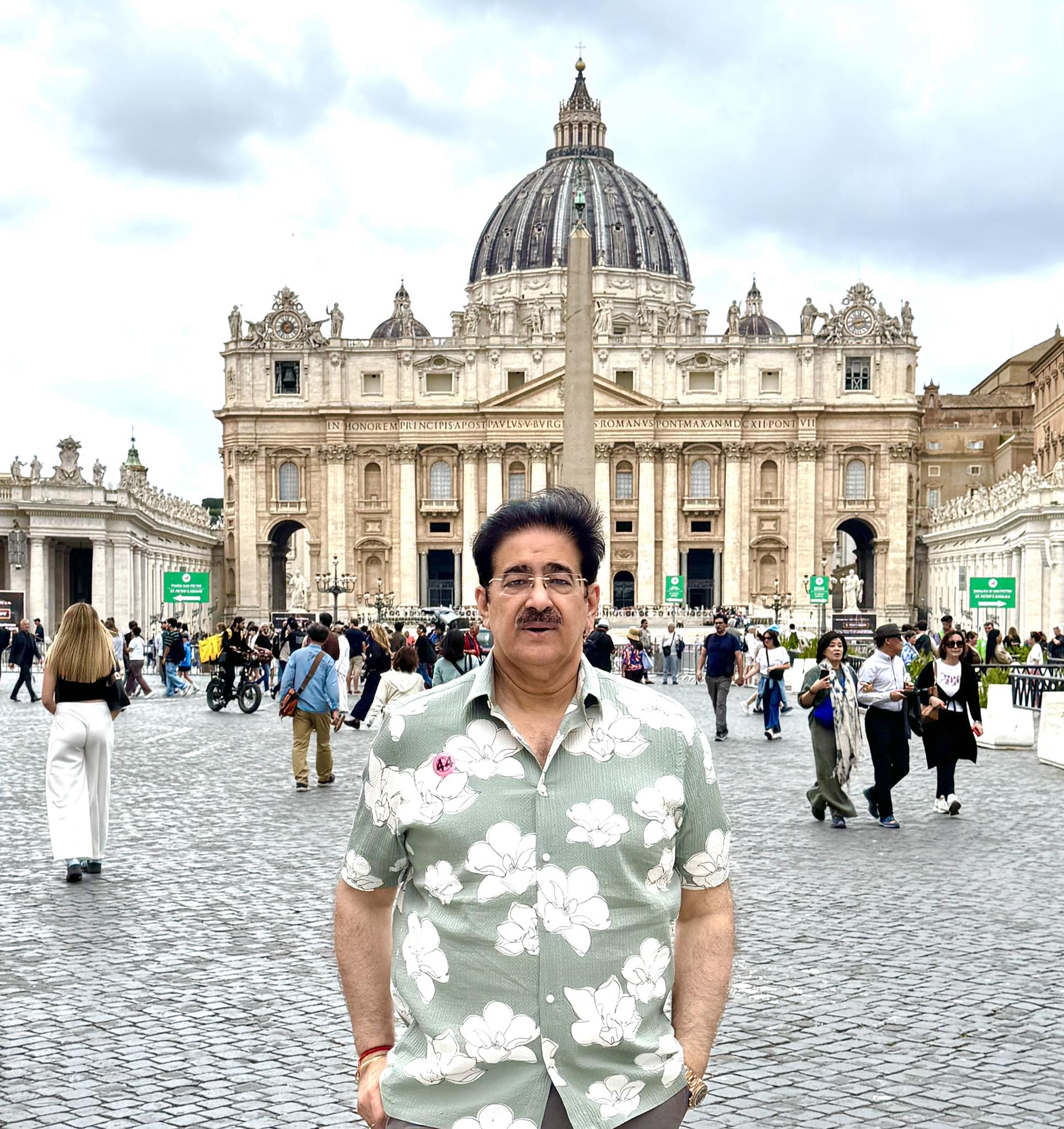 Sandeep Marwah Visits Vatican City
